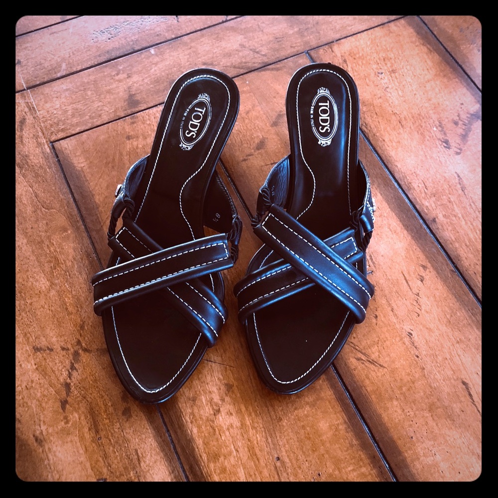 Tod’s black, sandal, kitten heels!